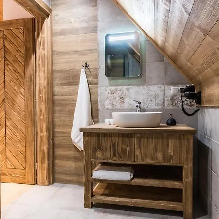 Goralska Dolina Jacuzzi & Sauna 木屋 *