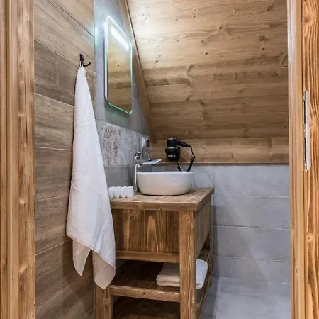 Goralska Dolina Jacuzzi & Sauna 木屋 *