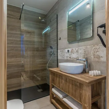 Goralska Dolina Jacuzzi & Sauna 木屋