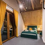 Goralska Dolina Jacuzzi & Sauna Шале *