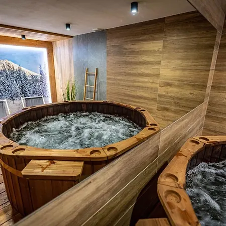 Goralska Dolina Jacuzzi & Sauna 木屋 *